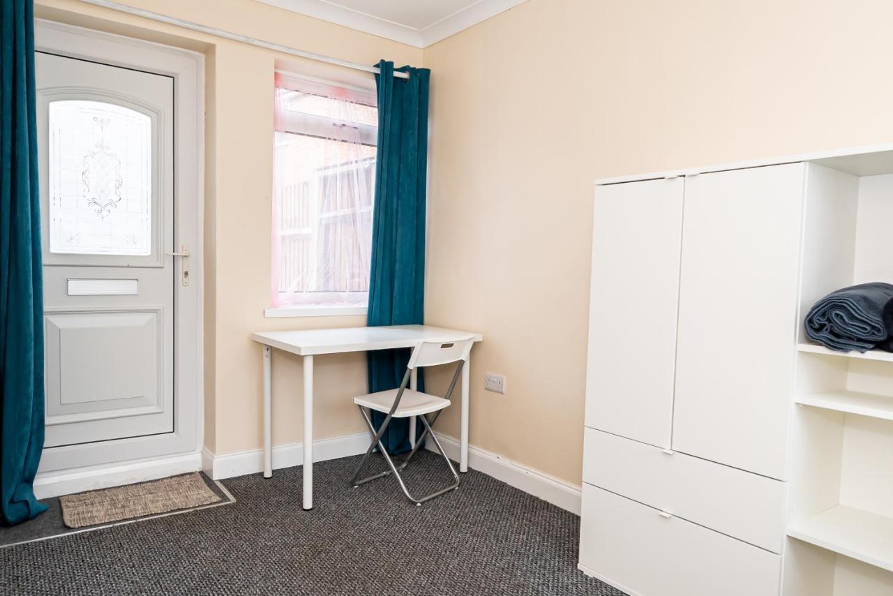 Shirley House 3, Guest House, Self Catering, Self Check In With Smart Locks, Use Of Fully Equipped Kitchen, Close To City Centre, Ideal For Longer Stays, Walking Distance To Bat, 20 Min Drive To Fawley Refinery, Excellent Transport Links Southampton Exteriör bild