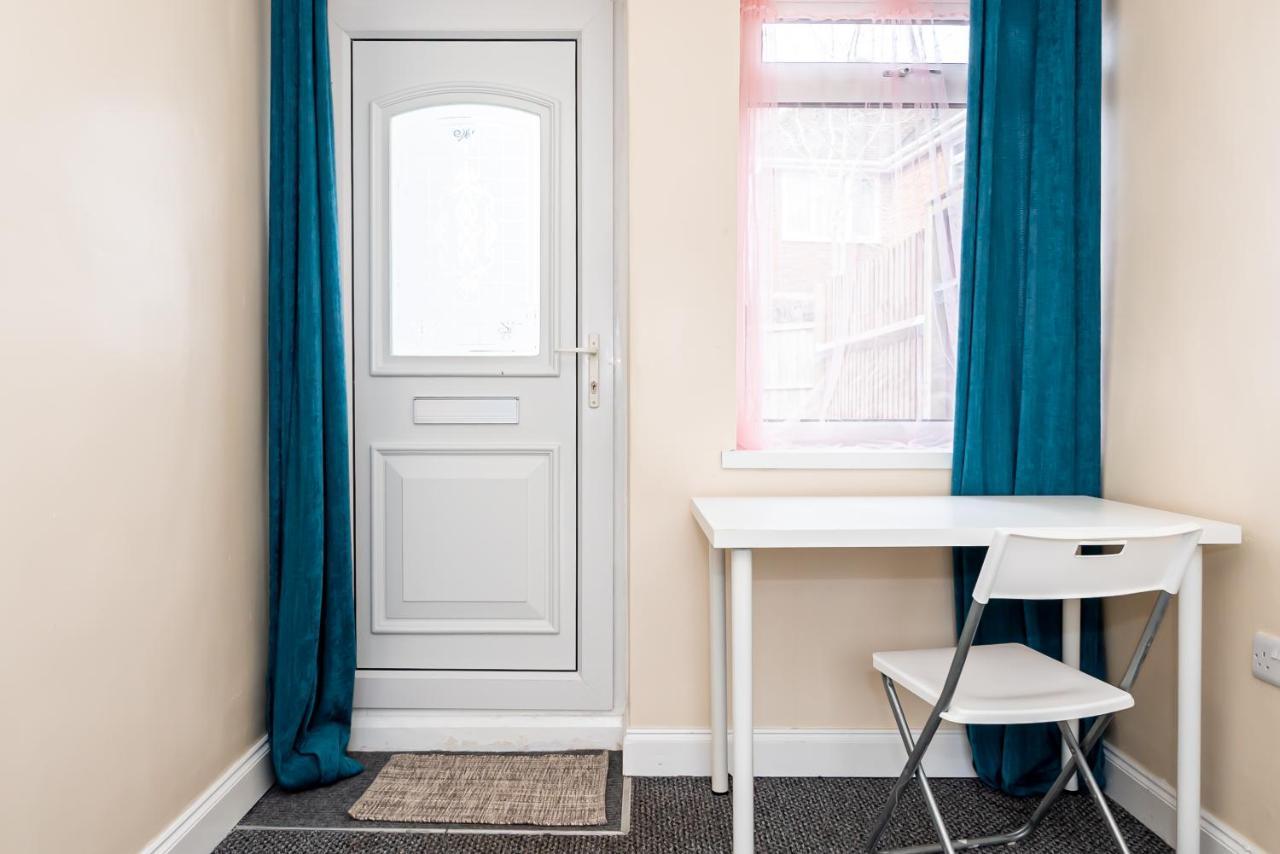 Shirley House 3, Guest House, Self Catering, Self Check In With Smart Locks, Use Of Fully Equipped Kitchen, Close To City Centre, Ideal For Longer Stays, Walking Distance To Bat, 20 Min Drive To Fawley Refinery, Excellent Transport Links Southampton Exteriör bild