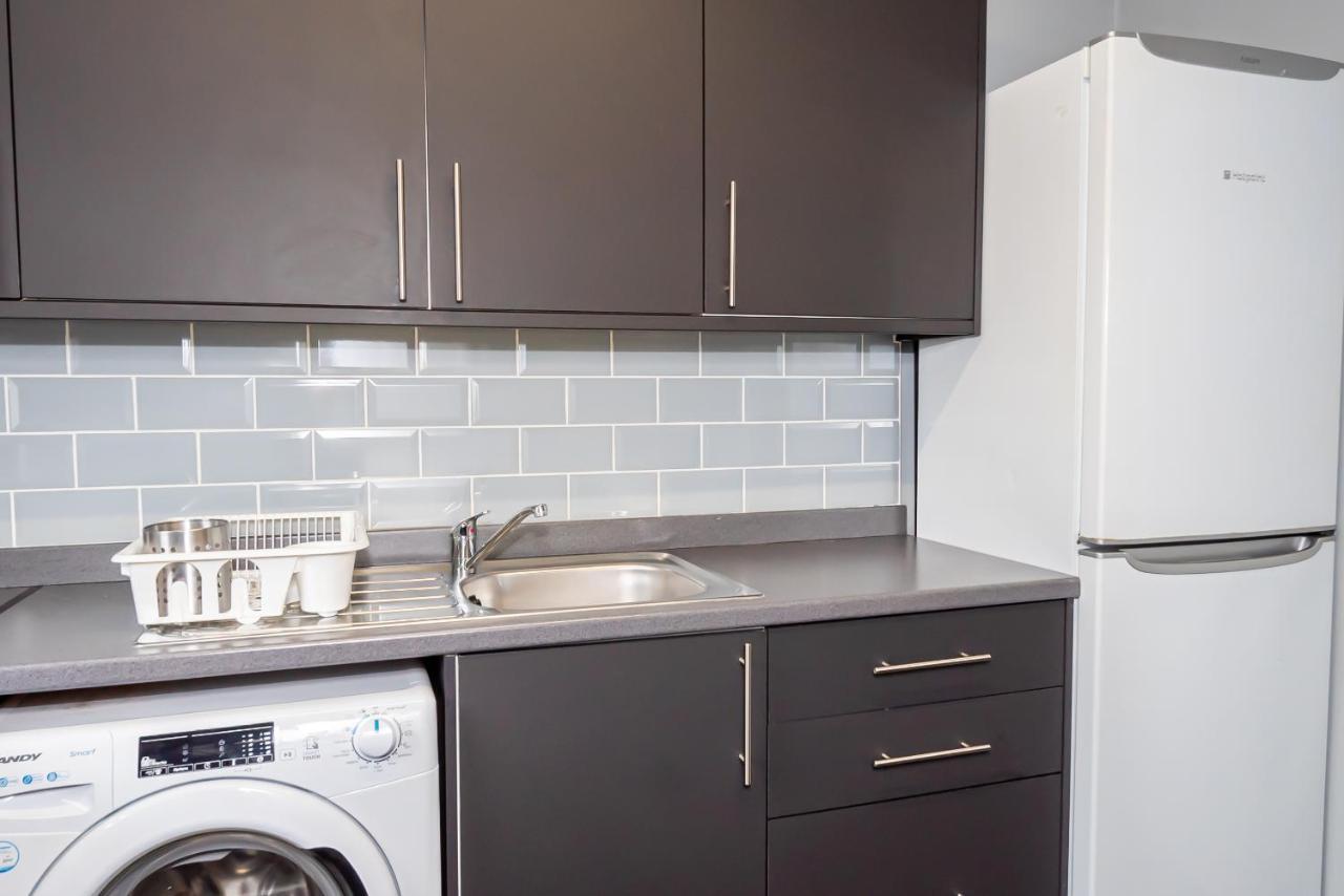 Shirley House 3, Guest House, Self Catering, Self Check In With Smart Locks, Use Of Fully Equipped Kitchen, Close To City Centre, Ideal For Longer Stays, Walking Distance To Bat, 20 Min Drive To Fawley Refinery, Excellent Transport Links Southampton Exteriör bild