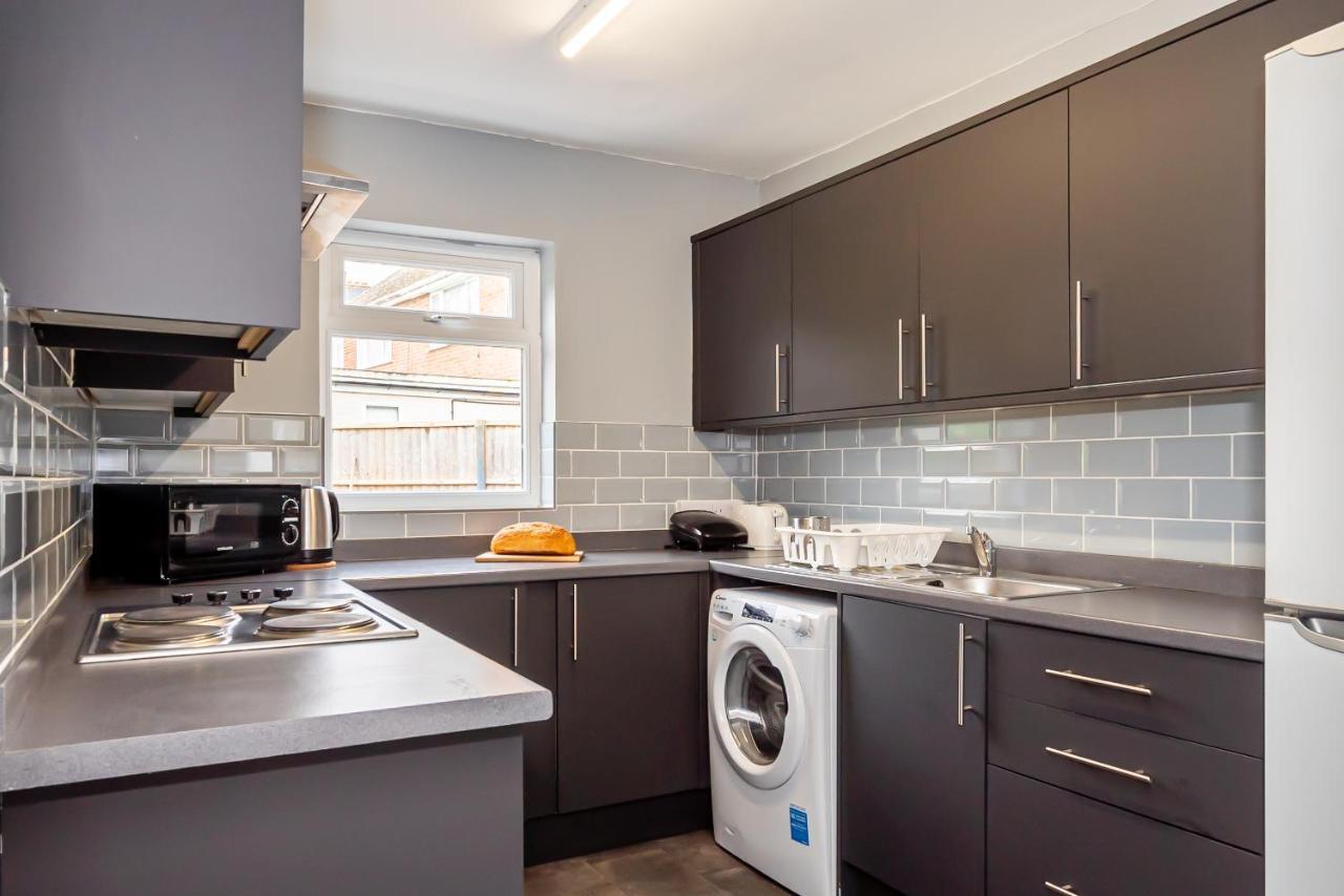 Shirley House 3, Guest House, Self Catering, Self Check In With Smart Locks, Use Of Fully Equipped Kitchen, Close To City Centre, Ideal For Longer Stays, Walking Distance To Bat, 20 Min Drive To Fawley Refinery, Excellent Transport Links Southampton Exteriör bild
