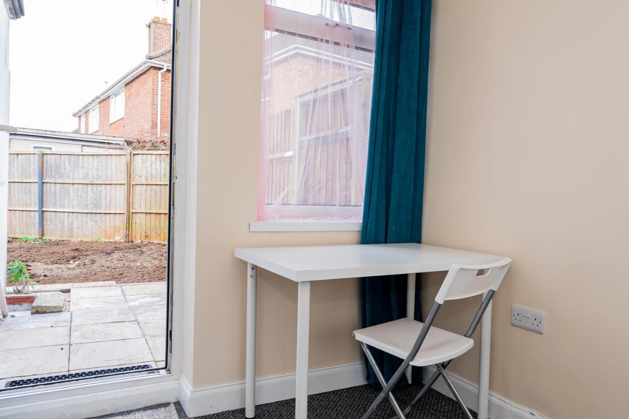 Shirley House 3, Guest House, Self Catering, Self Check In With Smart Locks, Use Of Fully Equipped Kitchen, Close To City Centre, Ideal For Longer Stays, Walking Distance To Bat, 20 Min Drive To Fawley Refinery, Excellent Transport Links Southampton Exteriör bild