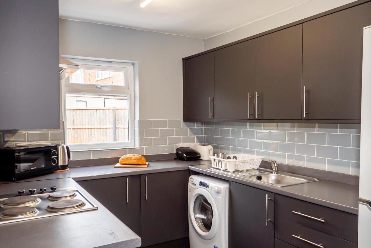 Shirley House 3, Guest House, Self Catering, Self Check In With Smart Locks, Use Of Fully Equipped Kitchen, Close To City Centre, Ideal For Longer Stays, Walking Distance To Bat, 20 Min Drive To Fawley Refinery, Excellent Transport Links Southampton Exteriör bild